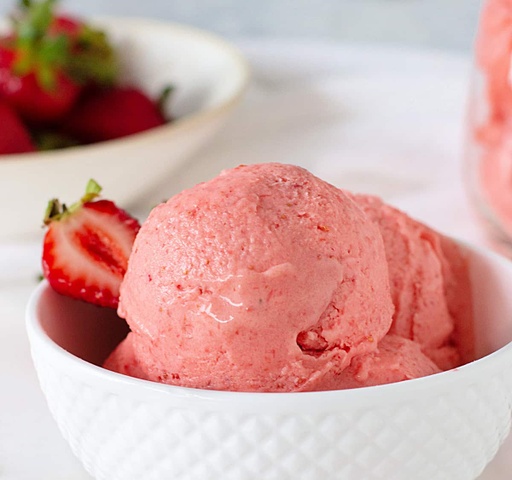 [07858] CREAMERY STRAWBERRY ICE CREAM PINTS